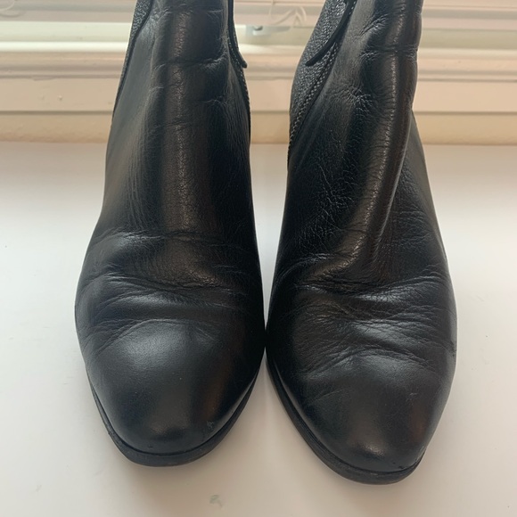 Dolce Vita Shoes - Dolce Vita Black Textured Leather Heeled Bootie Size 10